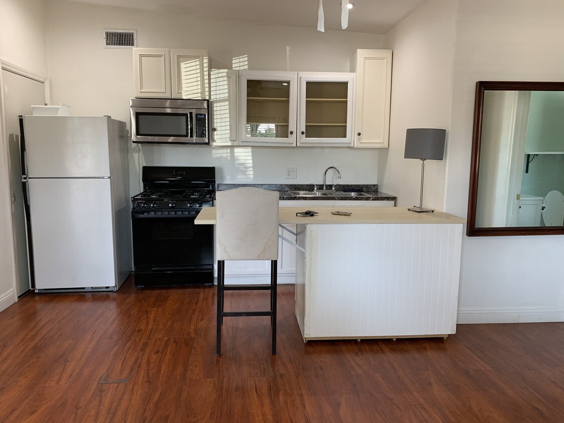 Foto principal - 17757 Elkwood St
