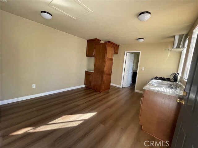 Building Photo - 307 W Latham Ave