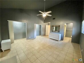 Building Photo - 906 Lakeview Trail