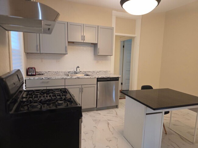 Building Photo - No Brokers Fee. Central Mission Hill Location, Eat-in Kitchen, Laundry on a Site