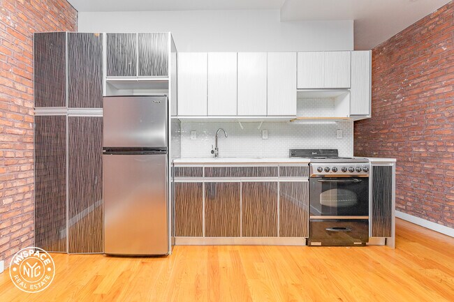 Building Photo - 662 Park Pl