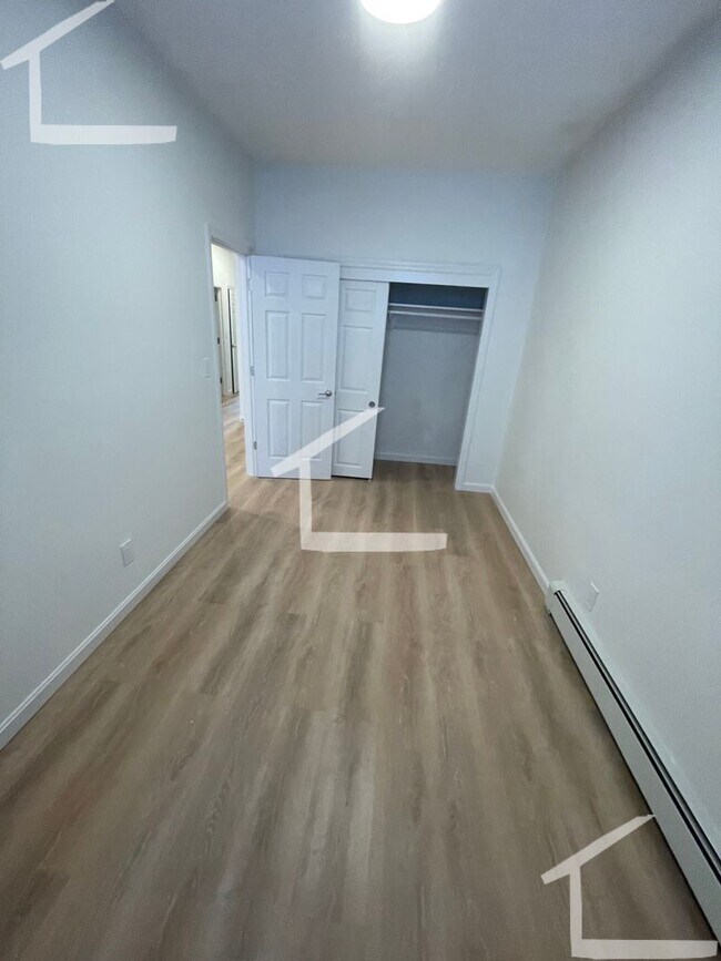 Foto del edificio - Newly renovated 3 bedroom unit in a prime ...