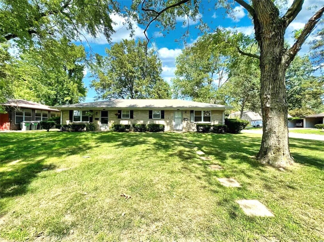 Primary Photo - 1242 Express Dr