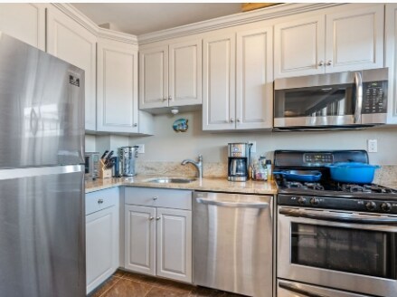 Building Photo - 80 Waltham St