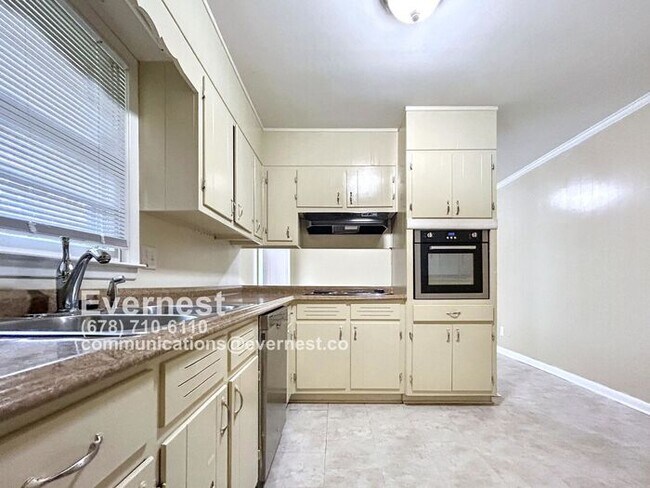 Foto del edificio - Cozy 3-Bedroom Home in Quiet Neighborhood ...