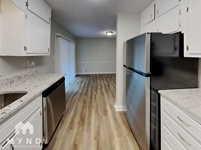 Foto del edificio - 392 Colchester Dr