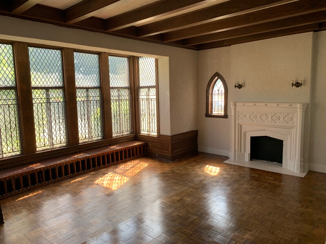 13401 S Woodland Rd, Cleveland, OH 44120 Townhome Rentals in