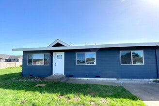 Building Photo - 3051 Hazel Ave