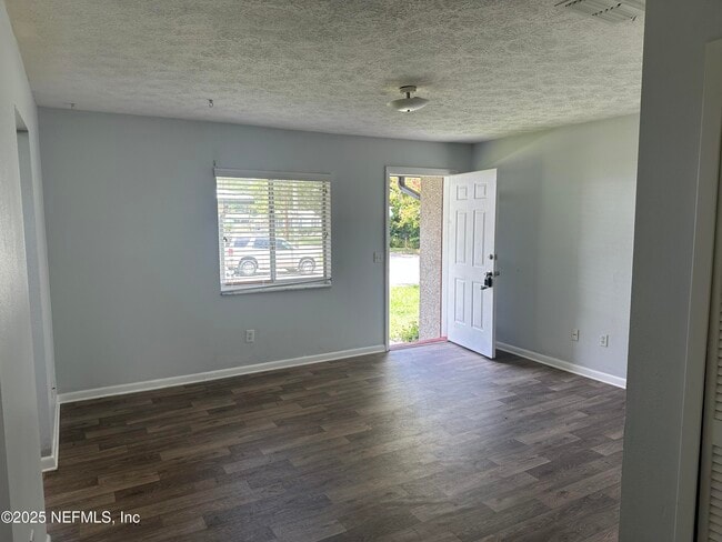 Building Photo - 392 Fortuna Ave