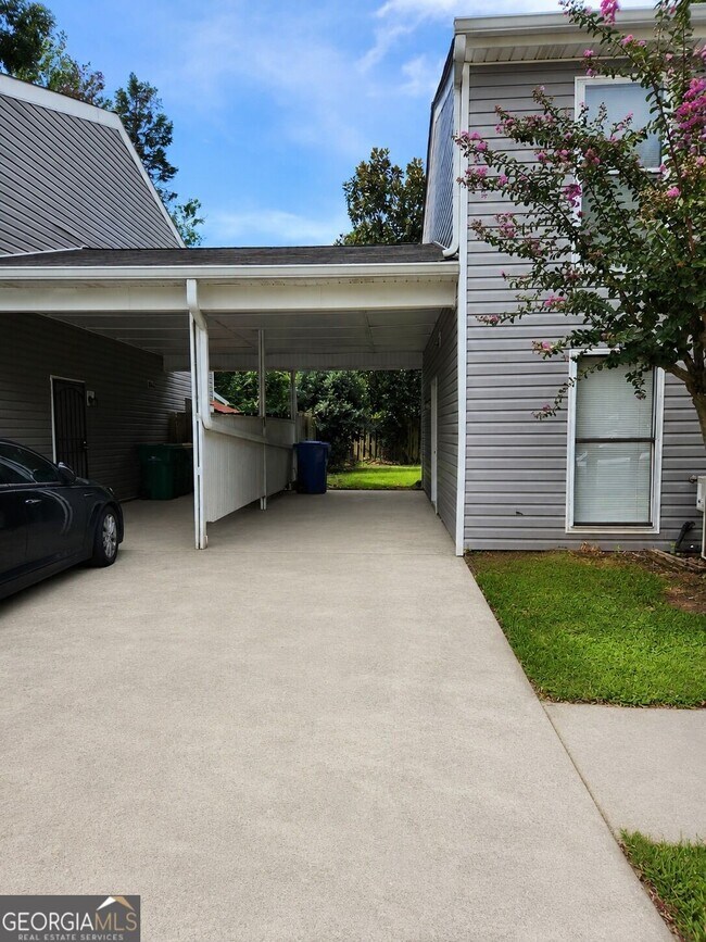 Building Photo - 169 Governors Dr