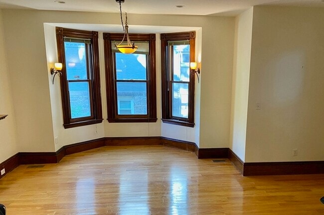 Building Photo - 16 Kent Square