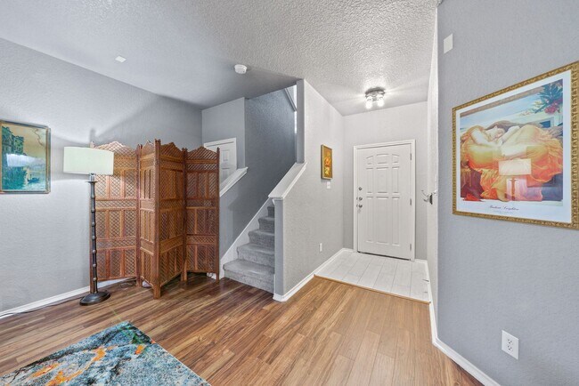 Foto del edificio - 3 Bedroom/2.5 Bath Laurel Canyon Subdivision