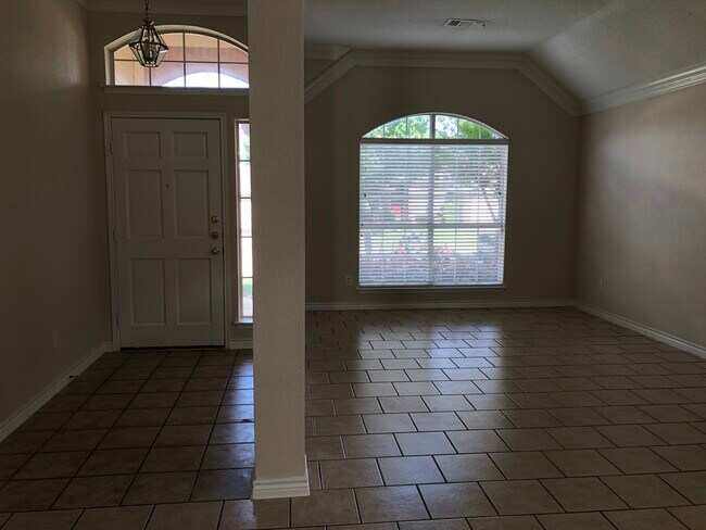 Foto del edificio - 6400 Greenbriar Ln