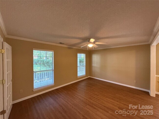 Foto del edificio - 12823 Diamond Dr