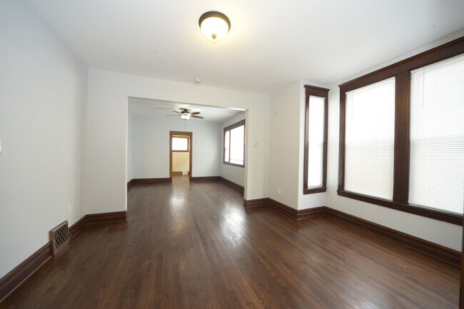 Foto del edificio - 5943 W Iowa St