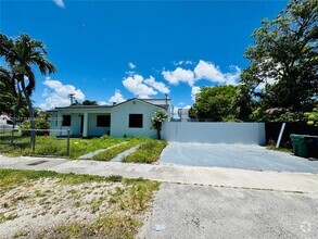 Building Photo - 6791 SW 25th St