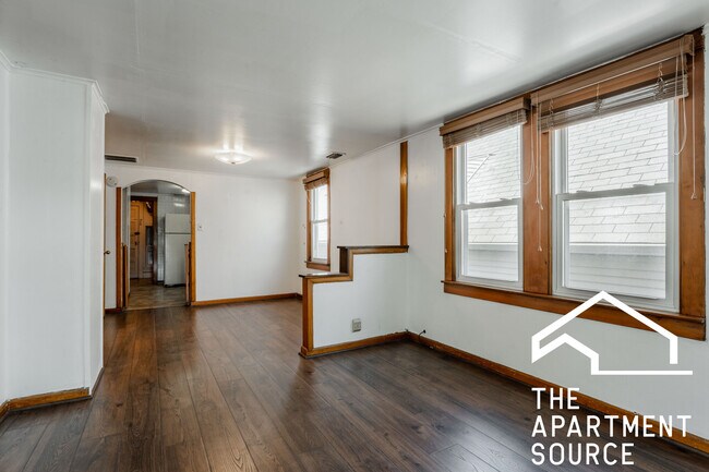 Building Photo - 1334 W Barry Ave