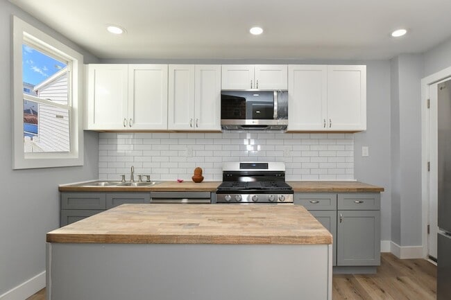 Photo - 1709 48th St House