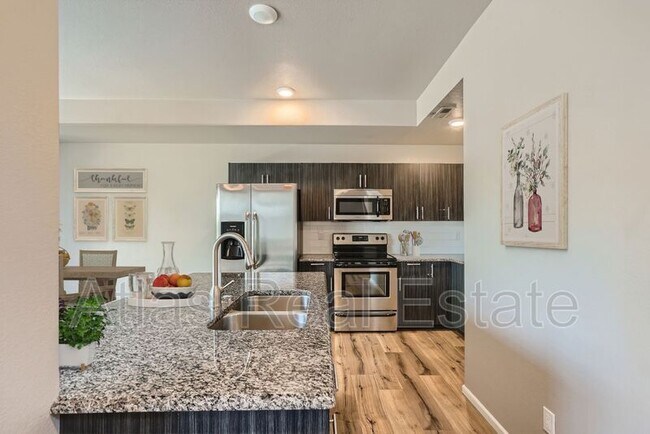 Foto del edificio - 4043-4085 Meadowview Ct