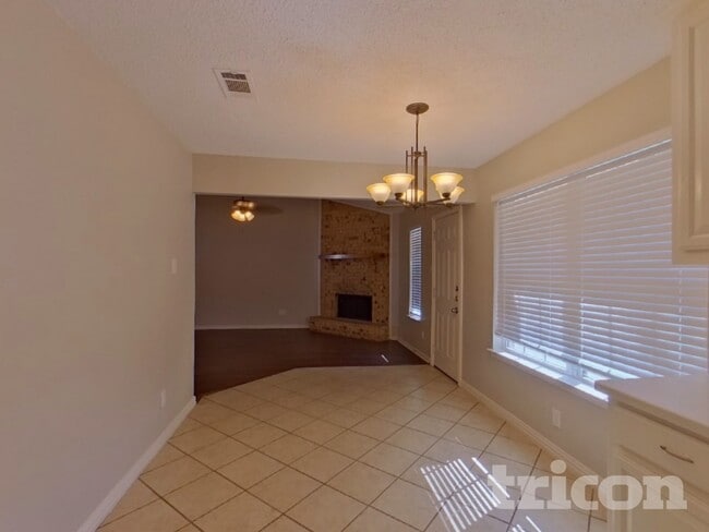 Foto del edificio - 6056 Birchhill Rd