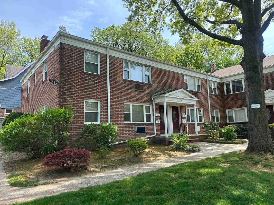 Primary Photo - 192 Hillside Ave