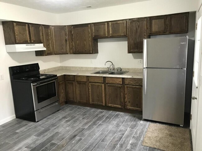 Building Photo - 1241 Green Valley Dr