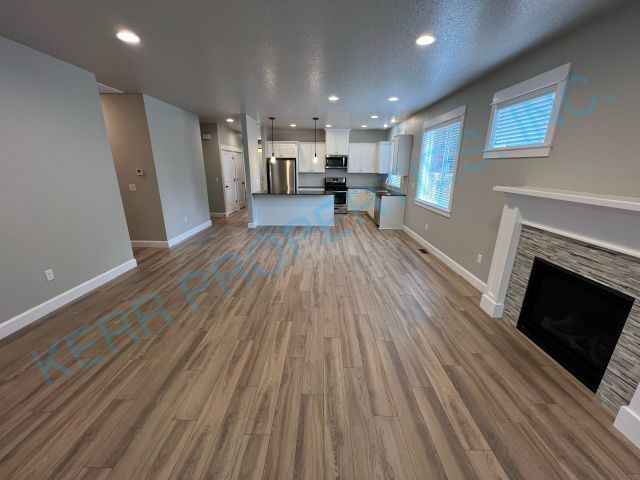 Foto del edificio - Charming 4-Bedroom Home with 2 Full Baths ...