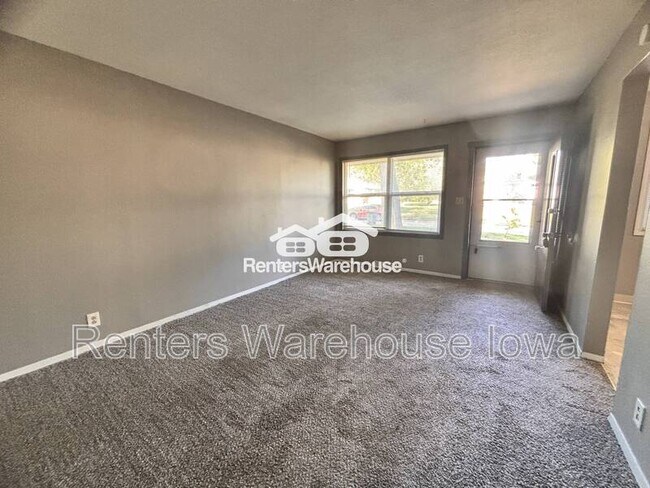 Building Photo - 349 E Rose Ave