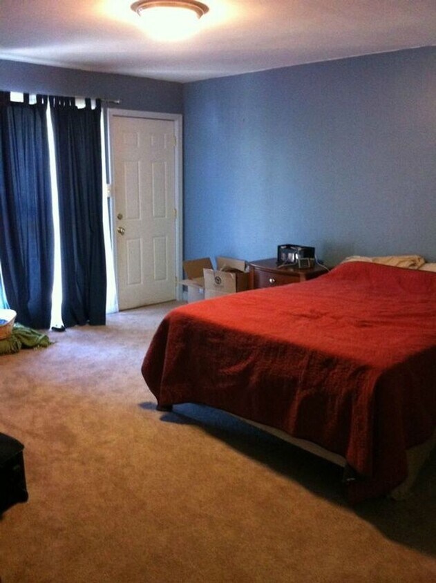 Foto del edificio - Great 3-bed home available for August!