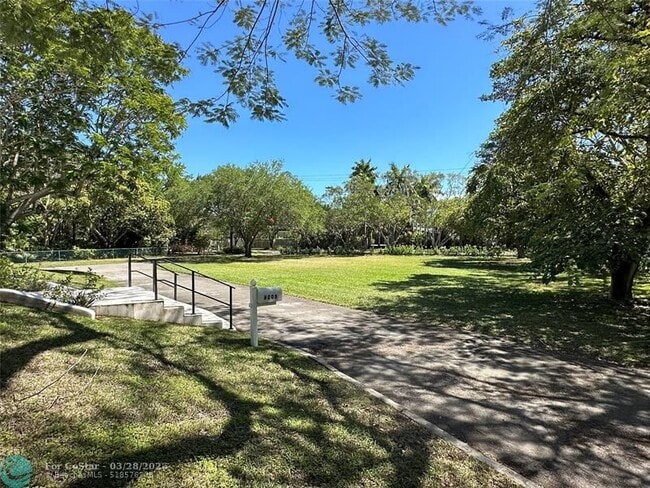 Foto del edificio - 6205 SW 108th St