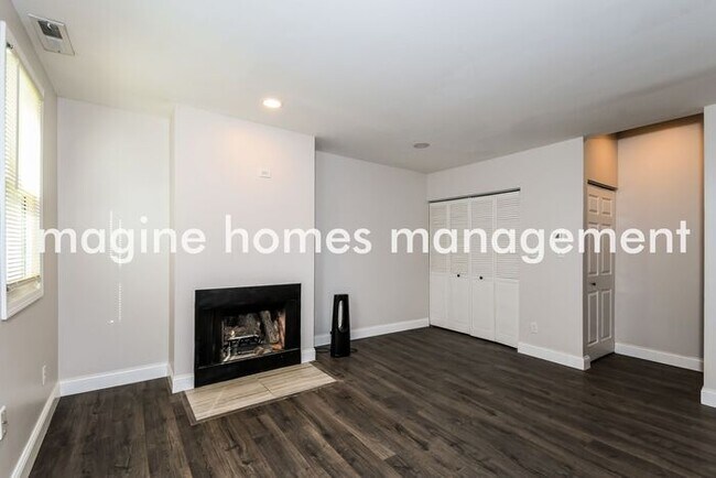 Building Photo - Lovely 1 Bedroom Townhouse in Soulard; Pet...