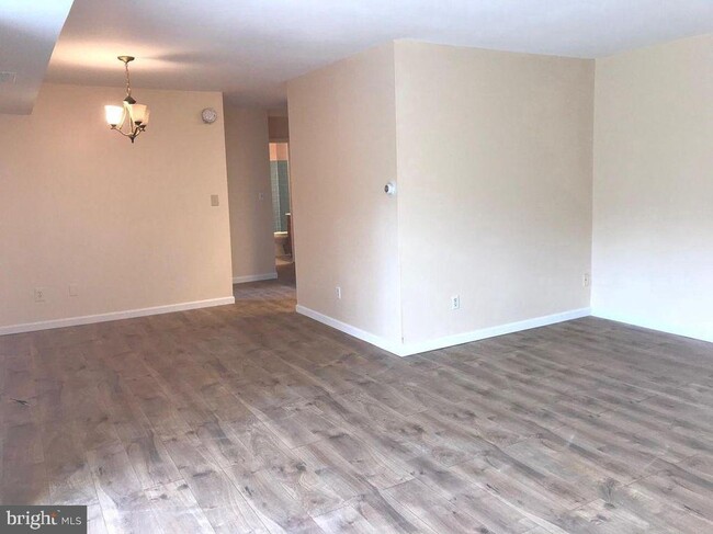 Building Photo - 5505 Karen Elaine Dr