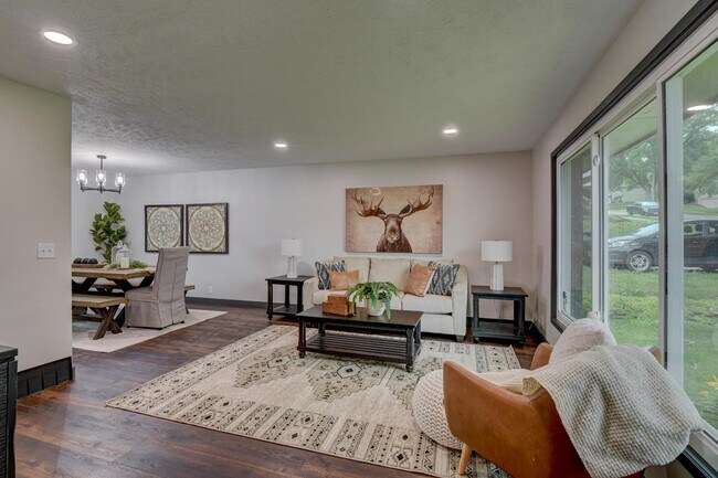 Sala de estar superior - 11680 Meredith Ave