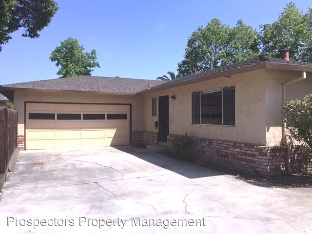 Primary Photo - 1138 Montebello Dr