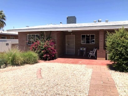 Foto principal - Central 2 Bedroom 2 Bath Home Duplex near ...