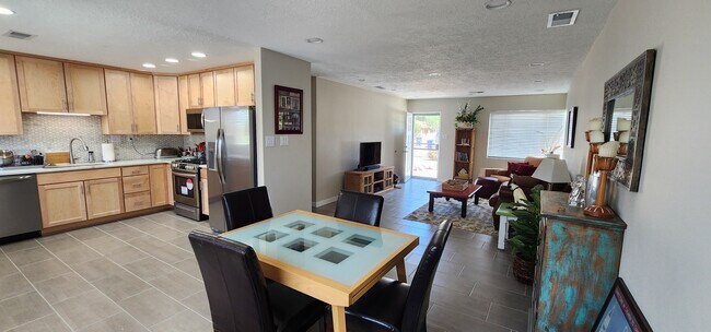 Foto del edificio - 7714 Pennsylvania Pl NE