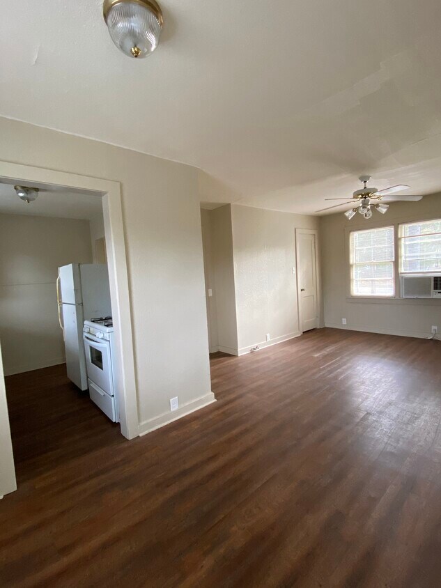 Primary Photo - 2815 Garland Ave