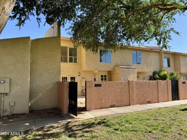 Building Photo - 4452 W Palmaire Ave