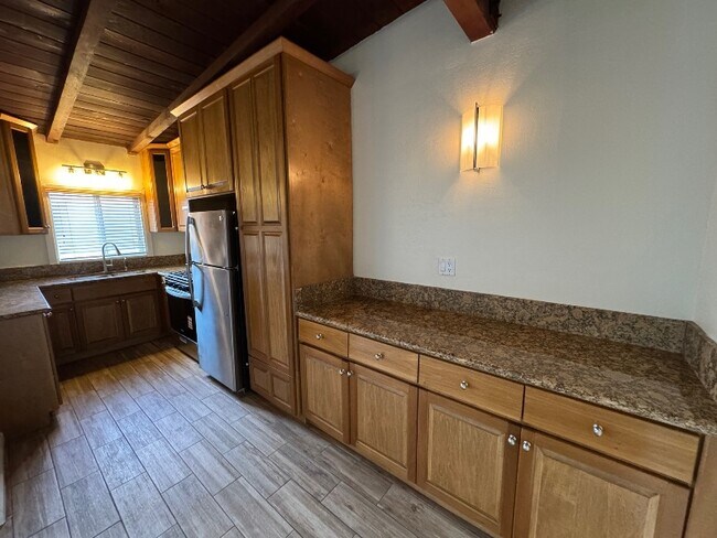 Foto del edificio - 1422 Manhattan Beach Blvd