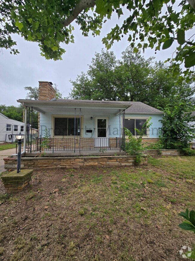 Building Photo - 826 S Fountain St