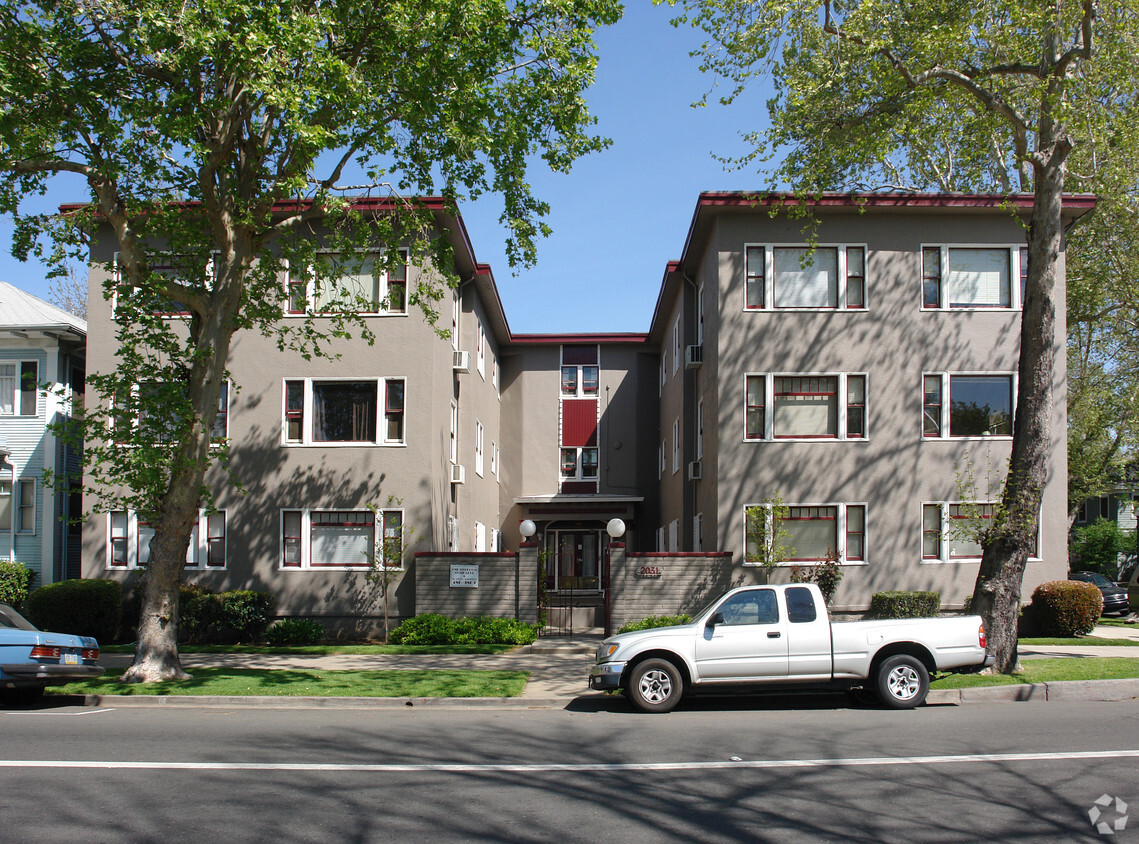 Primary Photo - Veress Apartments