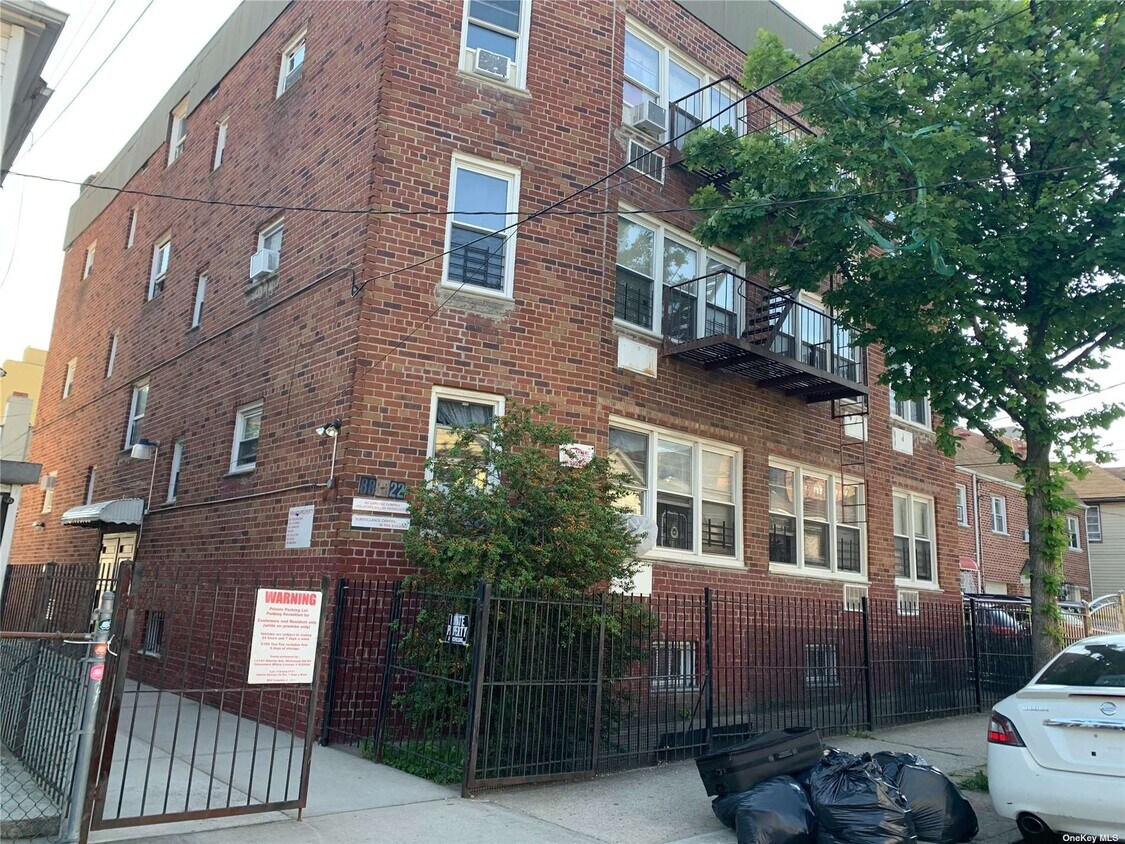 Primary Photo - 88-22-88172 172nd St