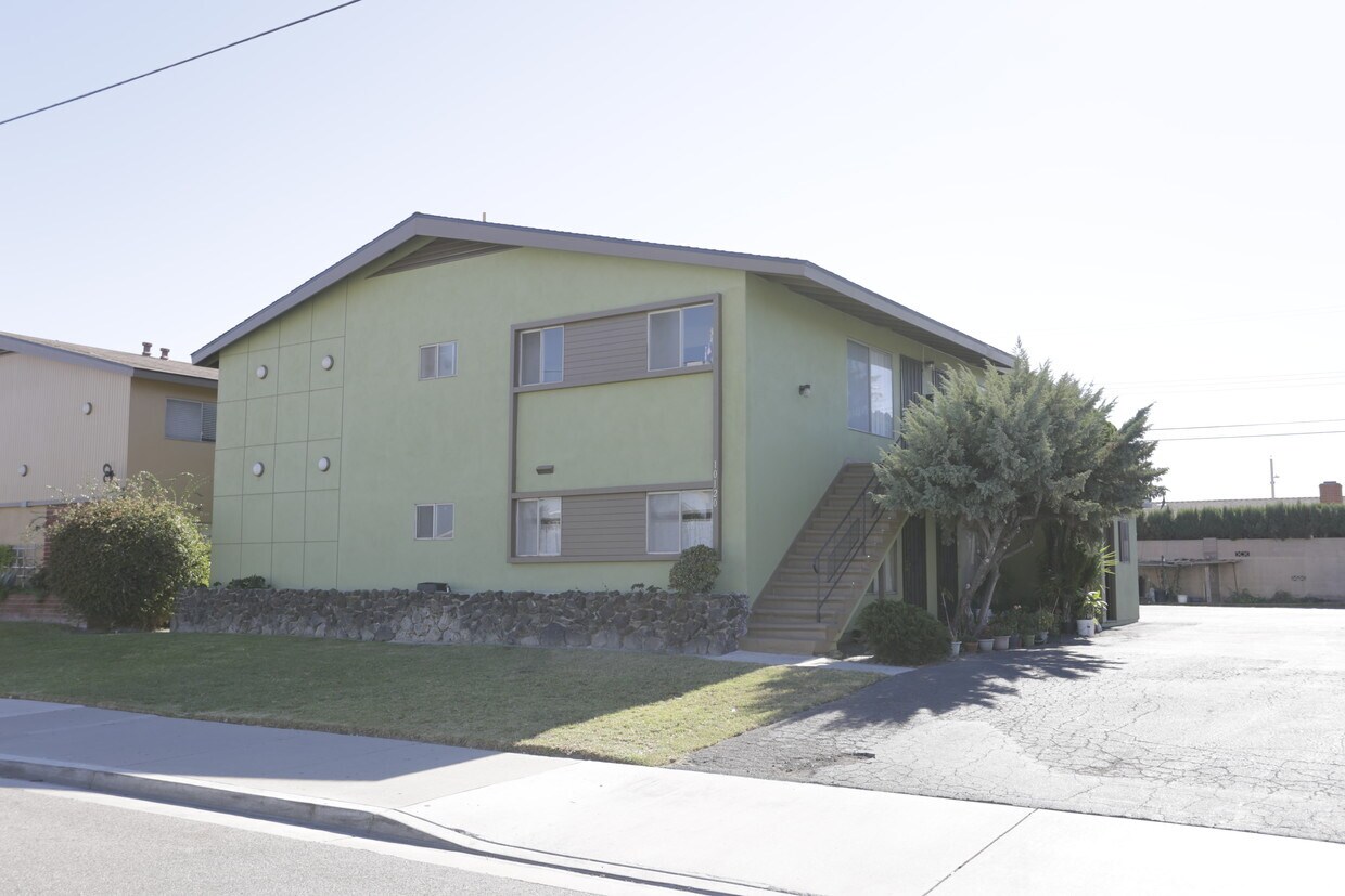 Primary Photo - 10120 McFadden Ave