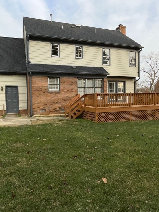 Building Photo - 3 Bedroom Home With Large Bonus Room Convenient to US 421