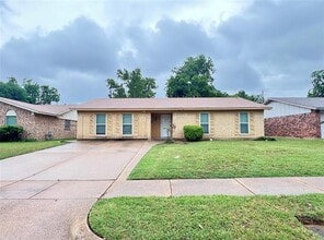 Building Photo - 2121 Spanish Trail