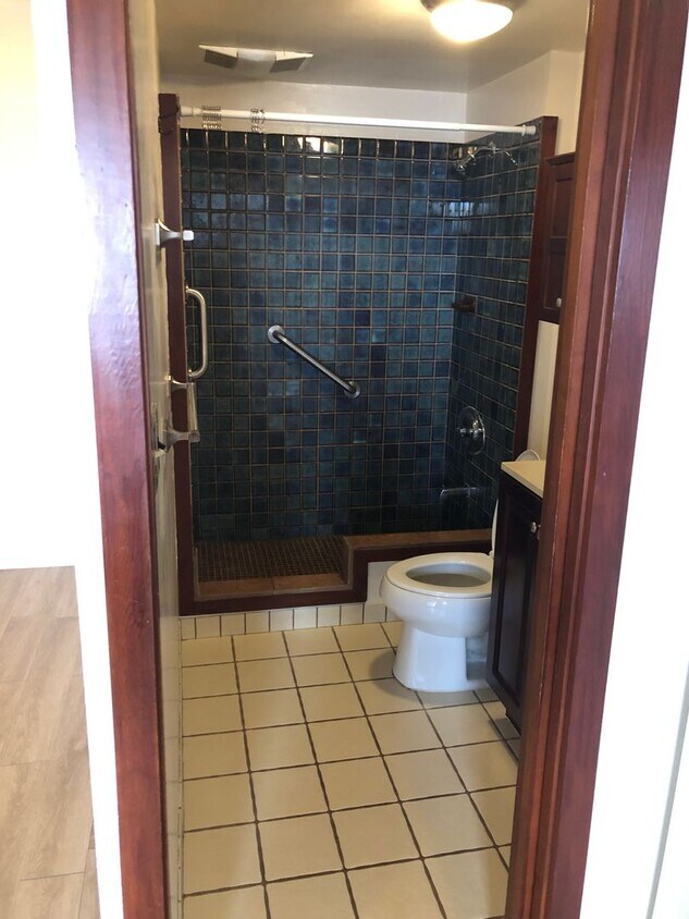 Foto del edificio - Cozy 1 bedroom Apartment in Liliha $1550 monthly with 1 assigned parking stall