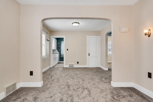 Foto del edificio - 304 Losey Blvd S