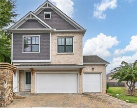 Building Photo - 109 Village Green Ave