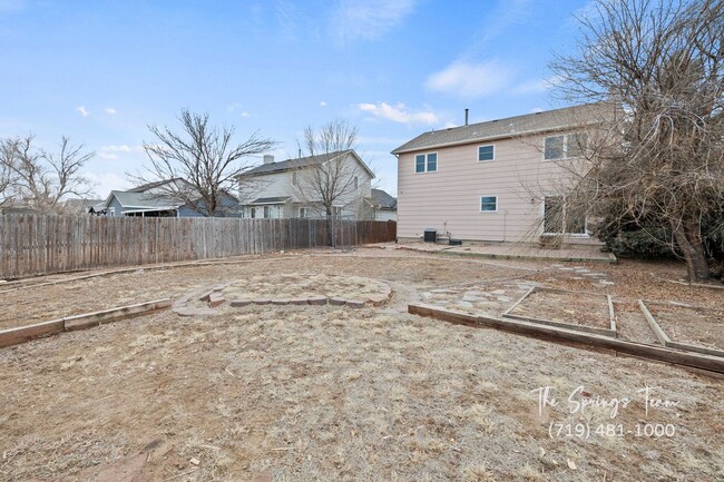 Building Photo - Updated 3BD/3BA Fountain Home w/ A/C!