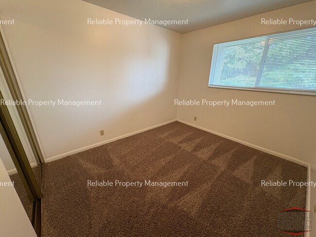 Foto del edificio - 1420 Benton St